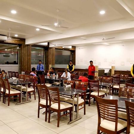 Virat Hotel & Guest House Radhanpur Екстер'єр фото