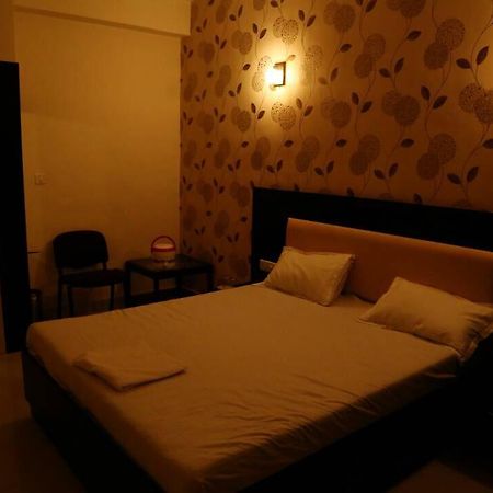 Virat Hotel & Guest House Radhanpur Екстер'єр фото