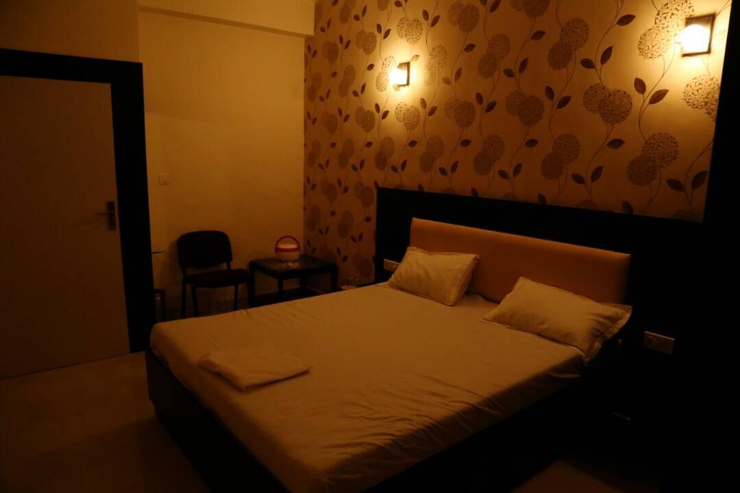 Virat Hotel & Guest House Radhanpur Екстер'єр фото