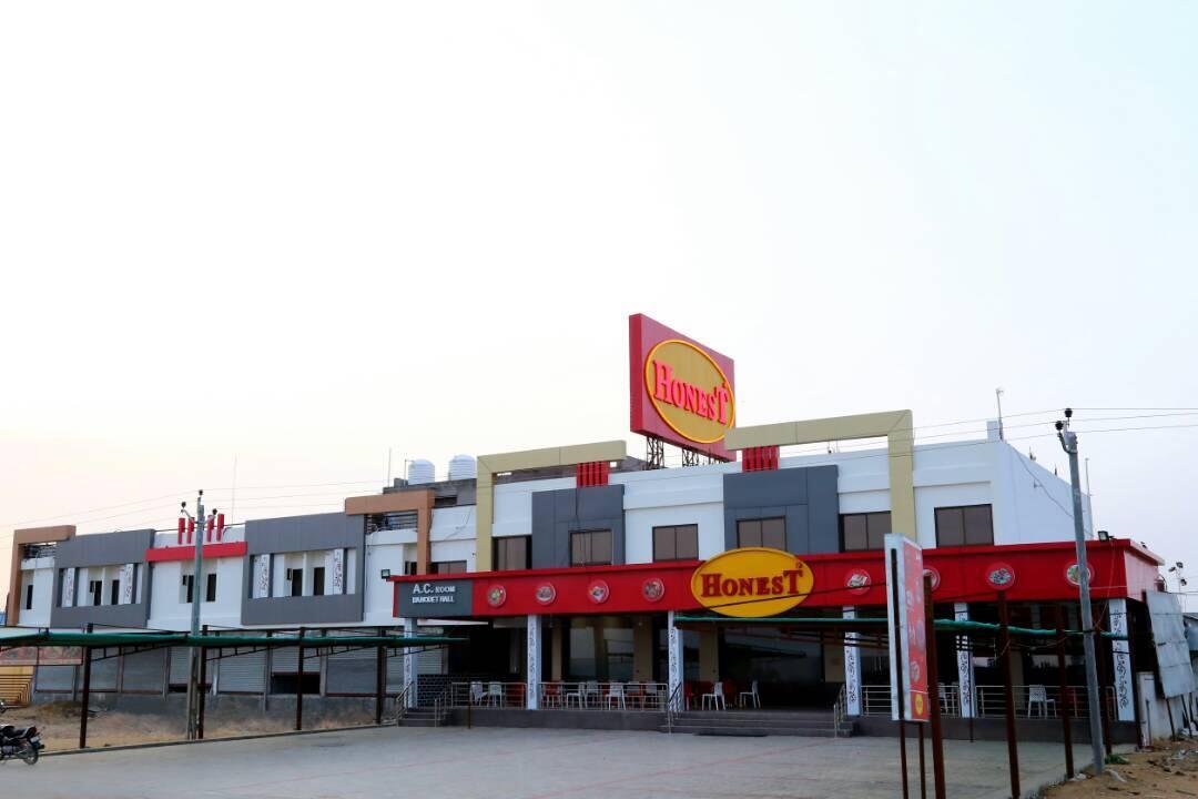 Virat Hotel & Guest House Radhanpur Екстер'єр фото